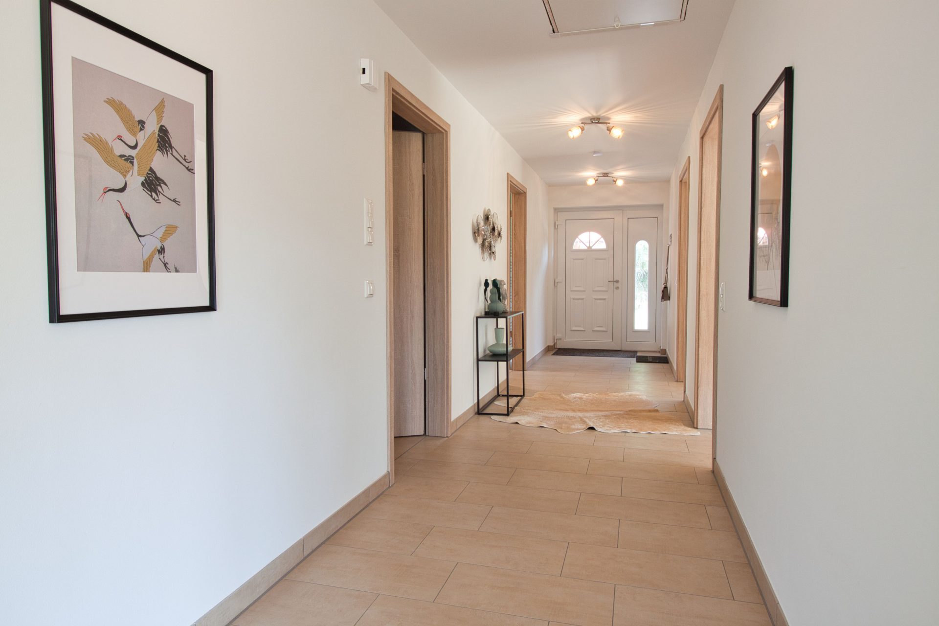 homestaging-diekammerherrin-flur-nachher-wandbild-kranich